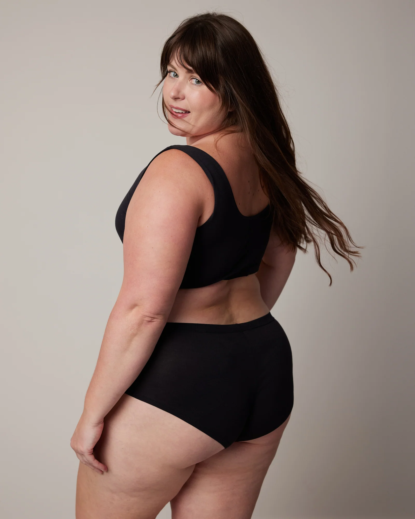 Roam Scoop Neck Bra - Image 5