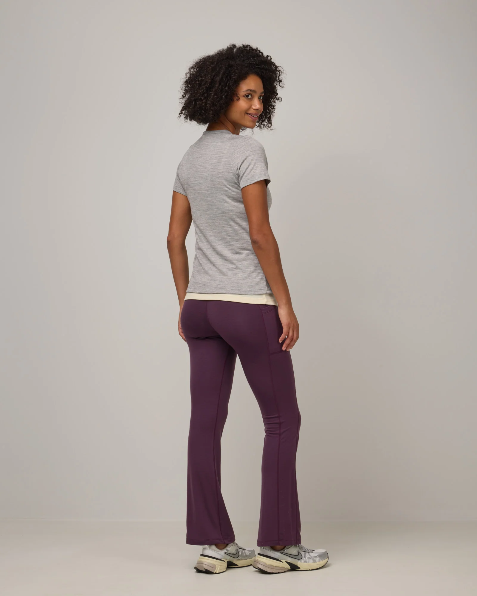 Summit Straight Cut Pocket Legging - Image 4